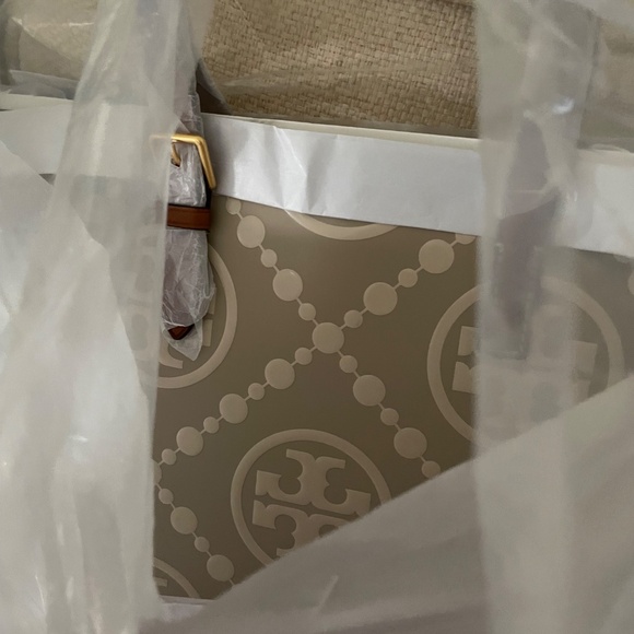 Tory Burch T Monogram Contrast Embossed - Picture 10 of 13